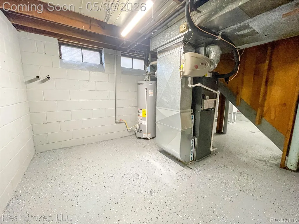 603 Vernier Road Grosse Pointe Woods City MI 48236