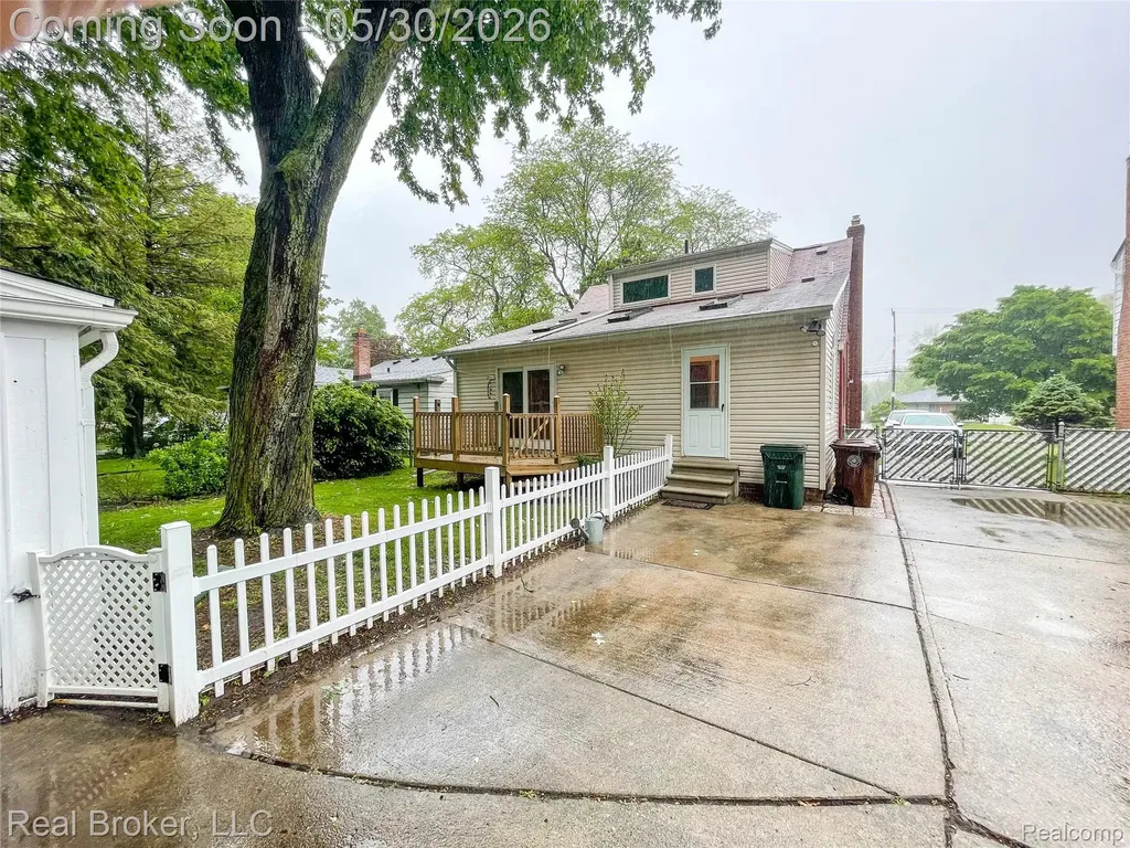 603 Vernier Road Grosse Pointe Woods City MI 48236