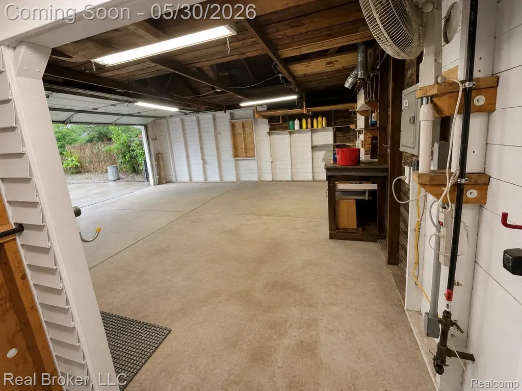 603 Vernier Road Grosse Pointe Woods City MI 48236
