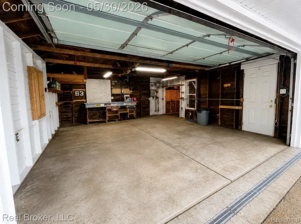 603 Vernier Road Grosse Pointe Woods City MI 48236