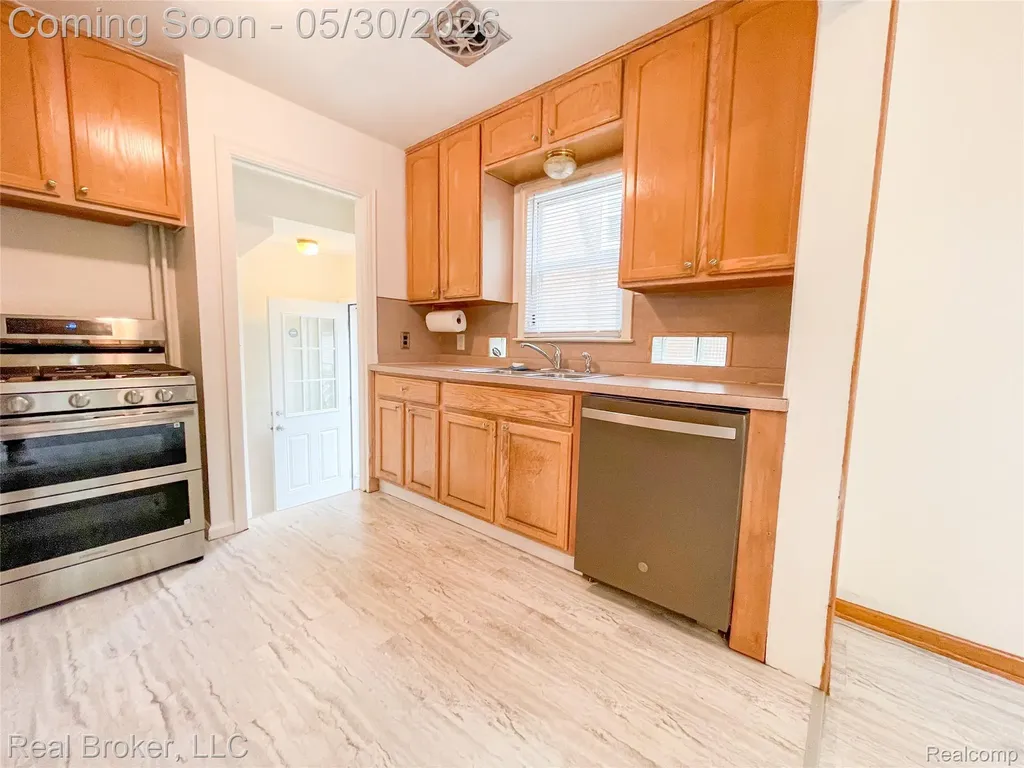 603 Vernier Road Grosse Pointe Woods City MI 48236