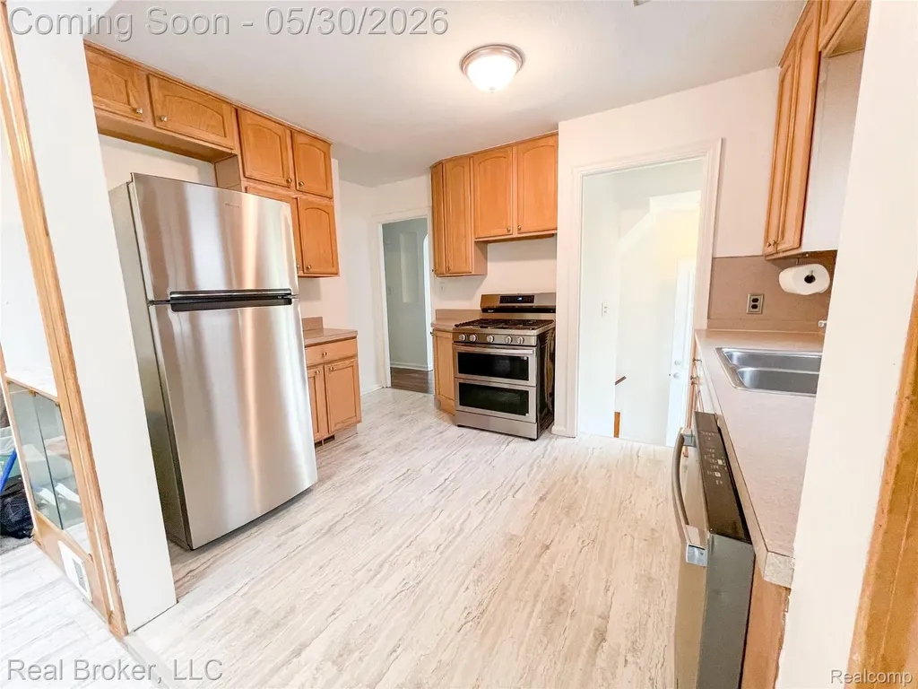 603 Vernier Road Grosse Pointe Woods City MI 48236
