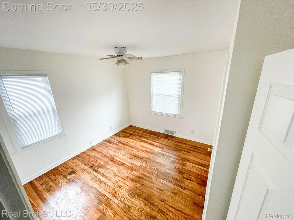 603 Vernier Road Grosse Pointe Woods City MI 48236