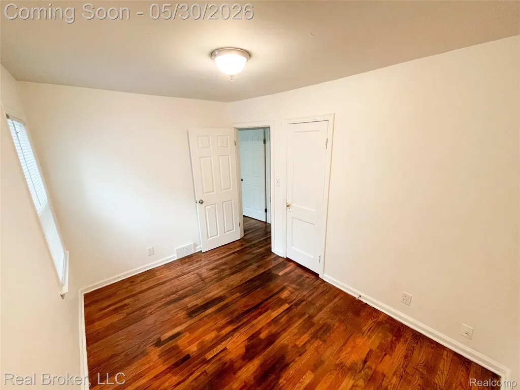 603 Vernier Road Grosse Pointe Woods City MI 48236