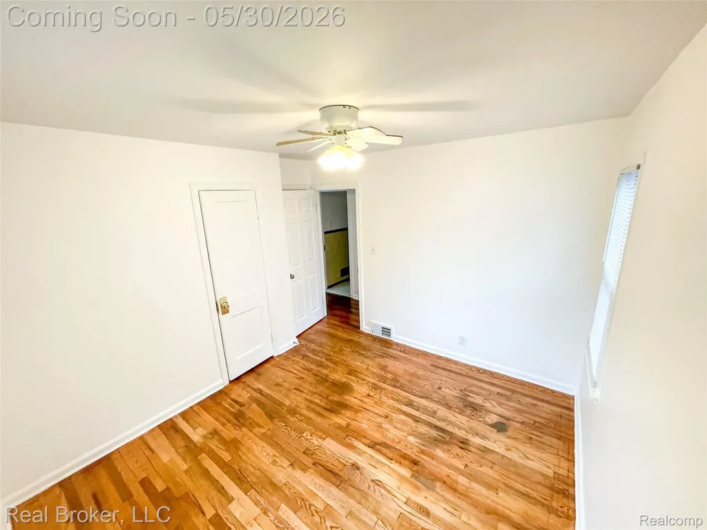603 Vernier Road Grosse Pointe Woods City MI 48236