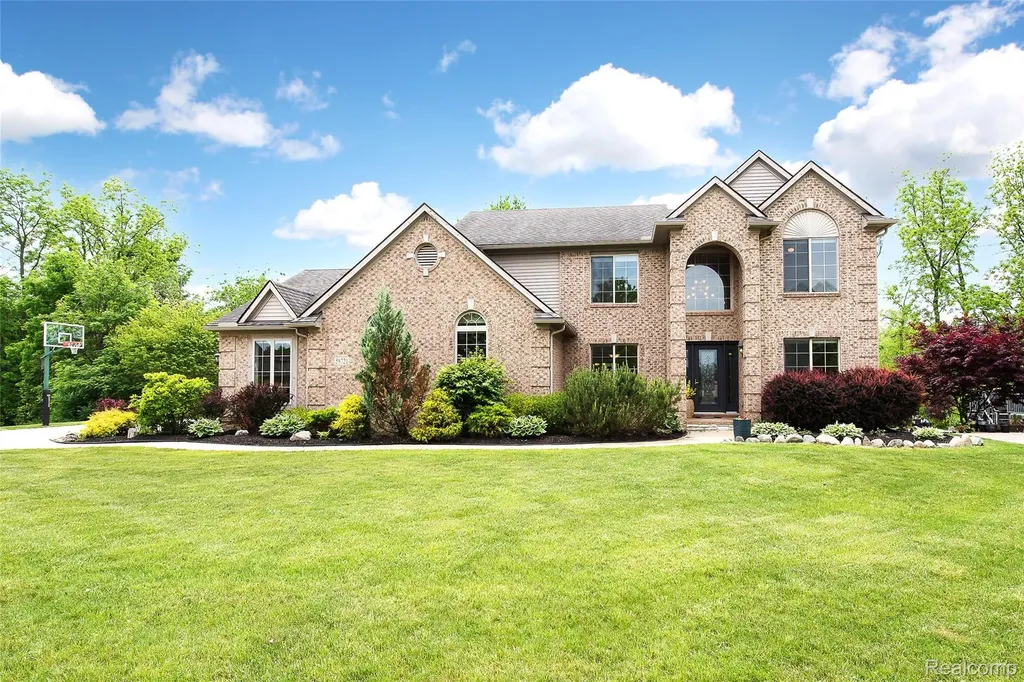 58721 Carriage Lane Lyon Charter Township MI 48178
