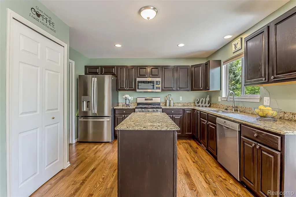 58721 Carriage Lane Lyon Charter Township MI 48178