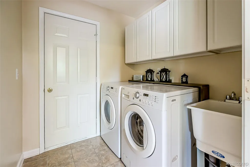 58721 Carriage Lane Lyon Charter Township MI 48178