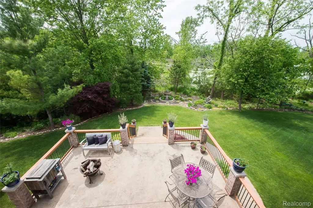 58721 Carriage Lane Lyon Charter Township MI 48178
