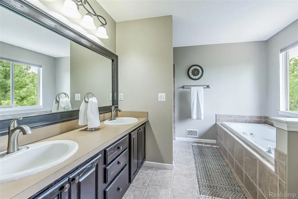 58721 Carriage Lane Lyon Charter Township MI 48178