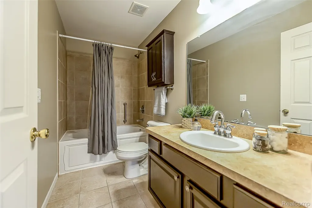 58721 Carriage Lane Lyon Charter Township MI 48178
