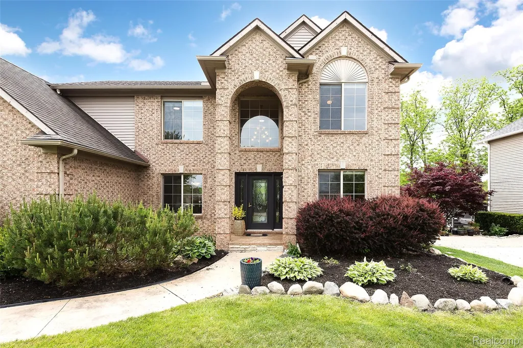 58721 Carriage Lane Lyon Charter Township MI 48178
