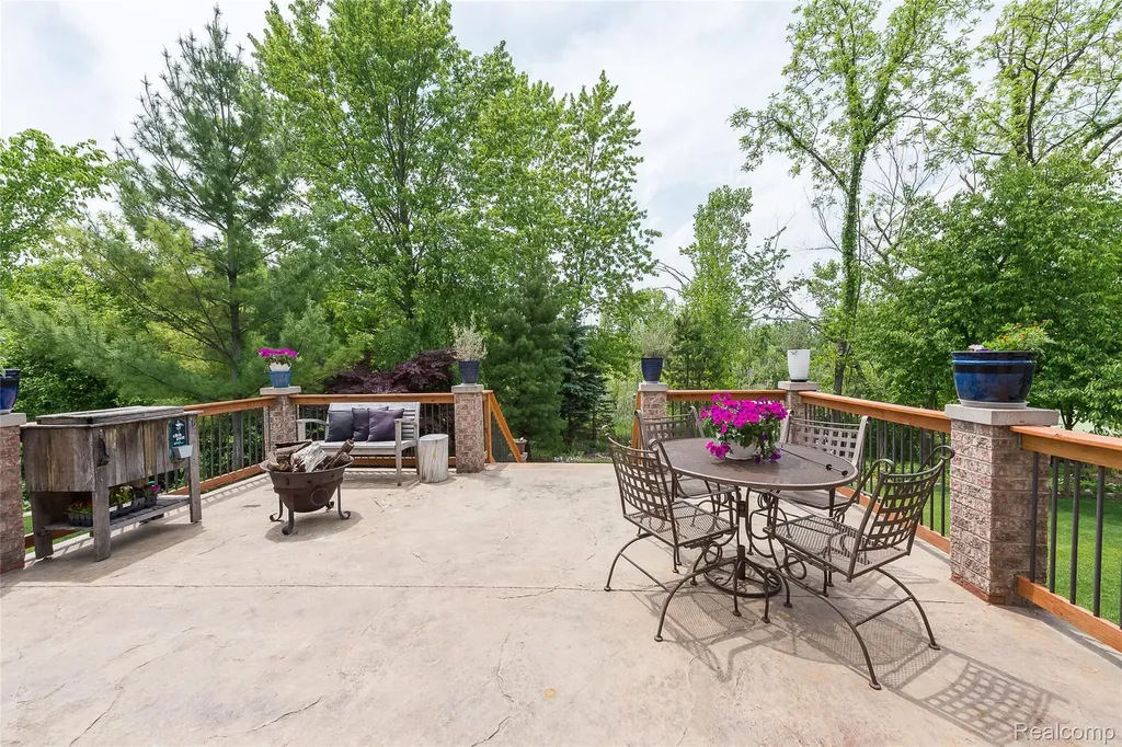 58721 Carriage Lane Lyon Charter Township MI 48178