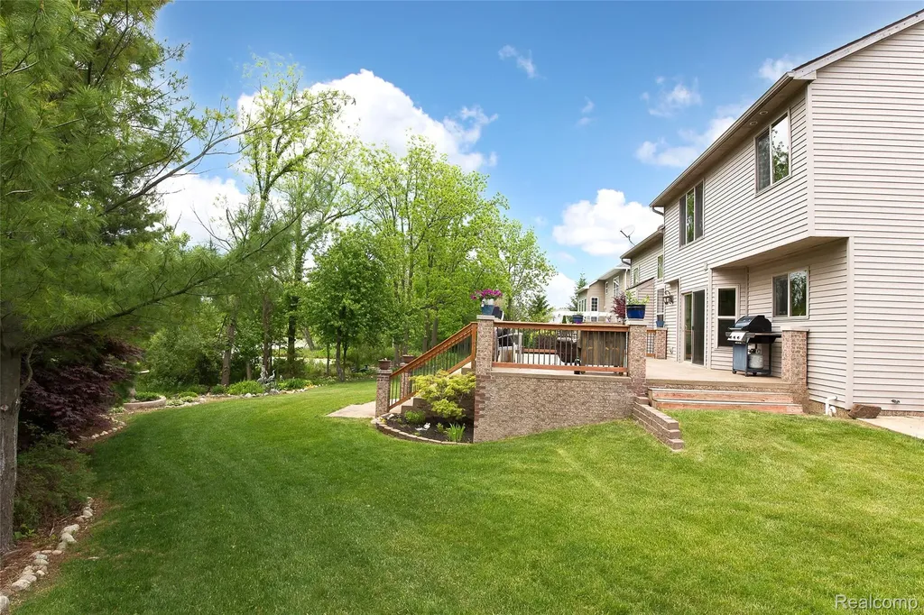 58721 Carriage Lane Lyon Charter Township MI 48178