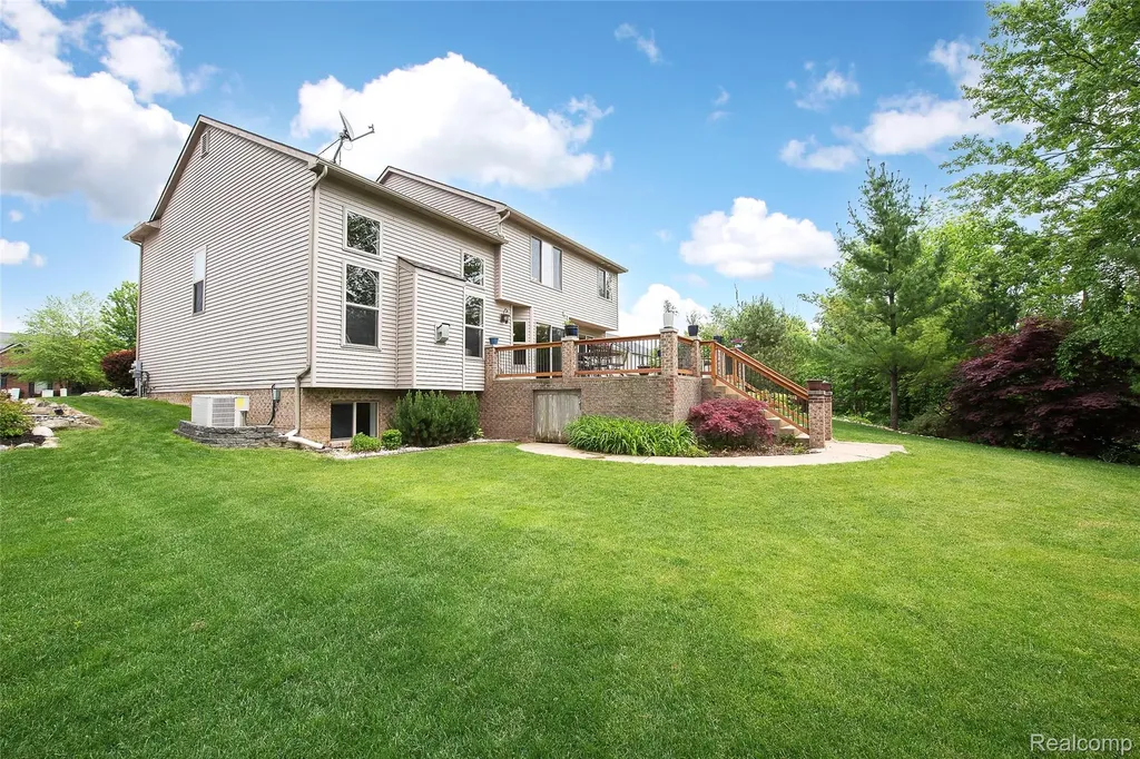 58721 Carriage Lane Lyon Charter Township MI 48178