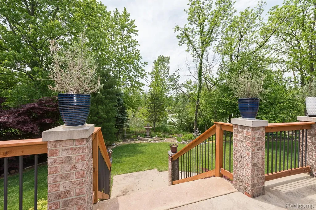 58721 Carriage Lane Lyon Charter Township MI 48178