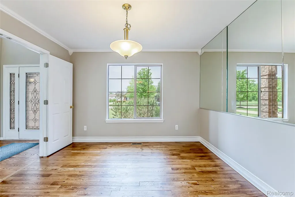58721 Carriage Lane Lyon Charter Township MI 48178