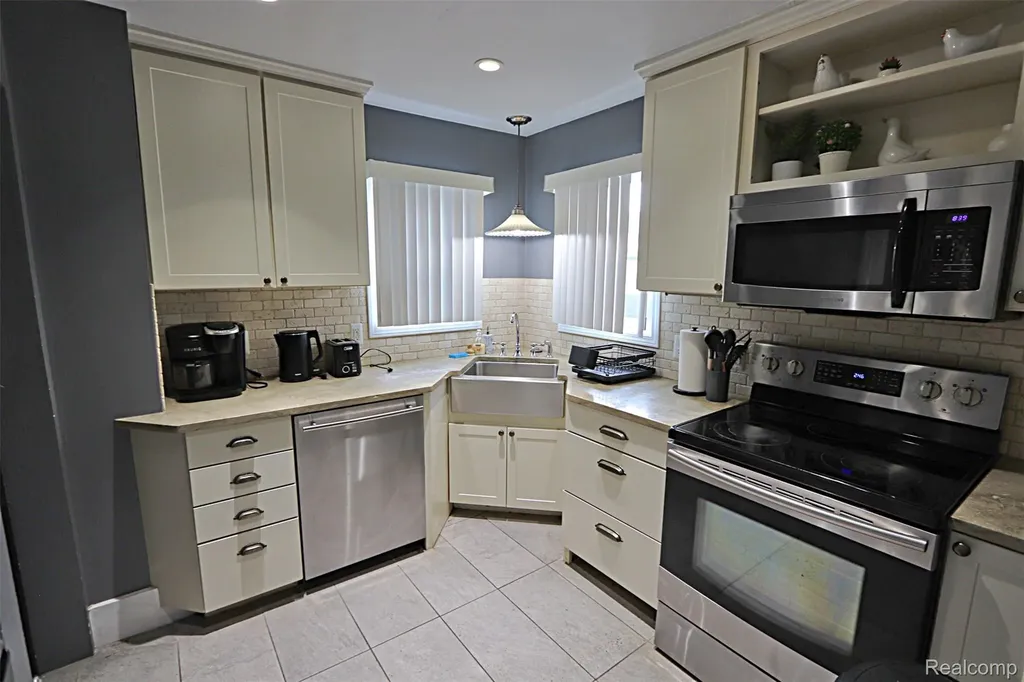 1149 Cambridge Road Berkley City MI 48072