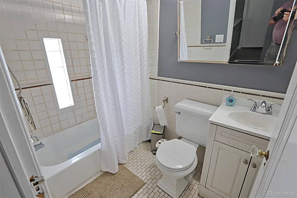 1149 Cambridge Road Berkley City MI 48072