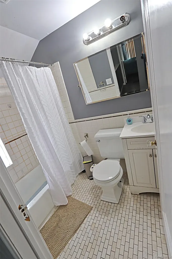 1149 Cambridge Road Berkley City MI 48072