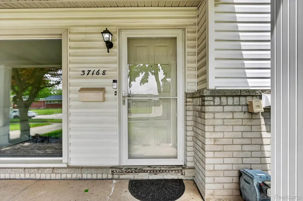 37168 Vincent Street Westland City MI 48186