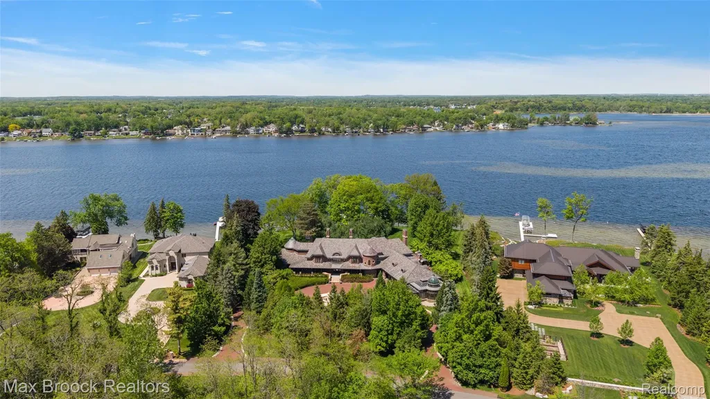 4740 Dow Ridge Road Orchard Lake Village City MI 48324