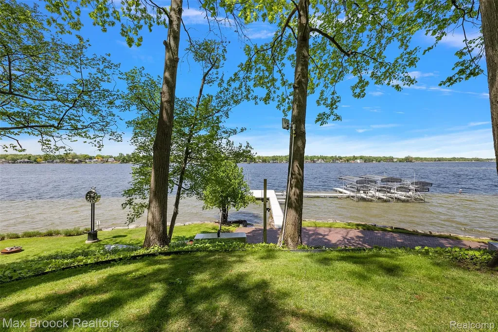 4740 Dow Ridge Road Orchard Lake Village City MI 48324