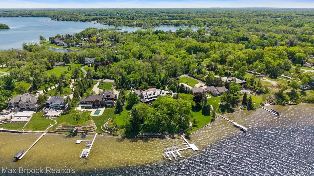4740 Dow Ridge Road Orchard Lake Village City MI 48324