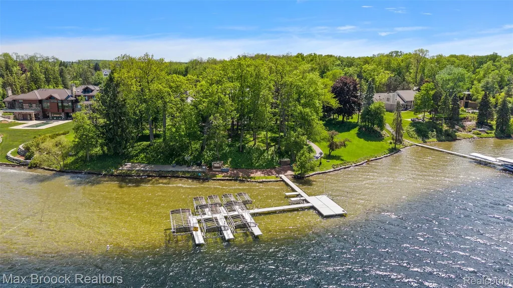 4740 Dow Ridge Road Orchard Lake Village City MI 48324
