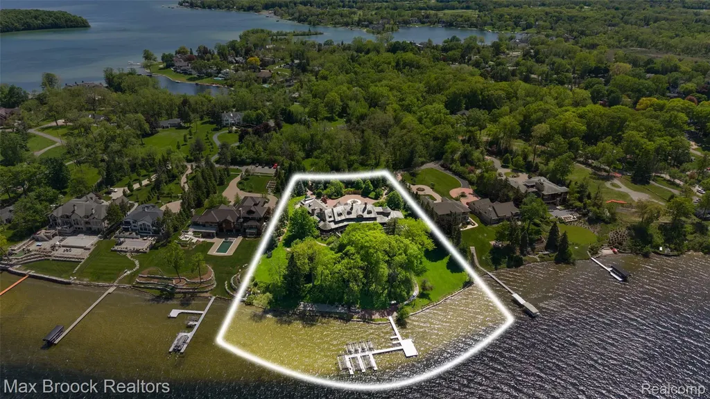 4740 Dow Ridge Road Orchard Lake Village City MI 48324