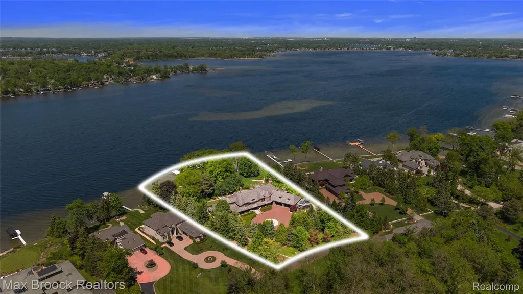 4740 Dow Ridge Road Orchard Lake Village City MI 48324