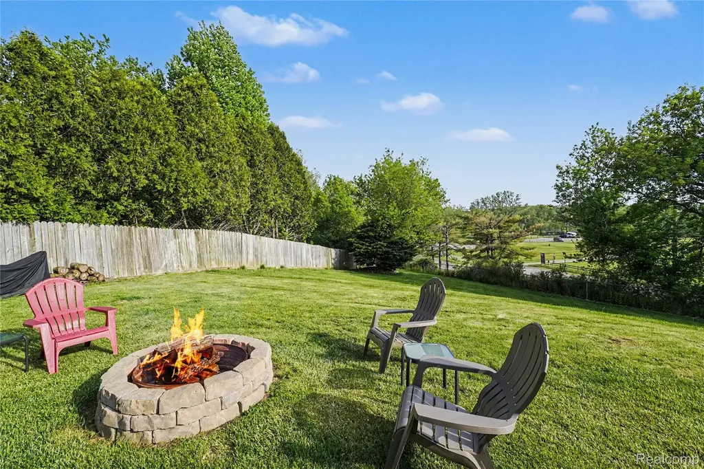 11995 Davisburg Road Springfield Charter Township MI 48350