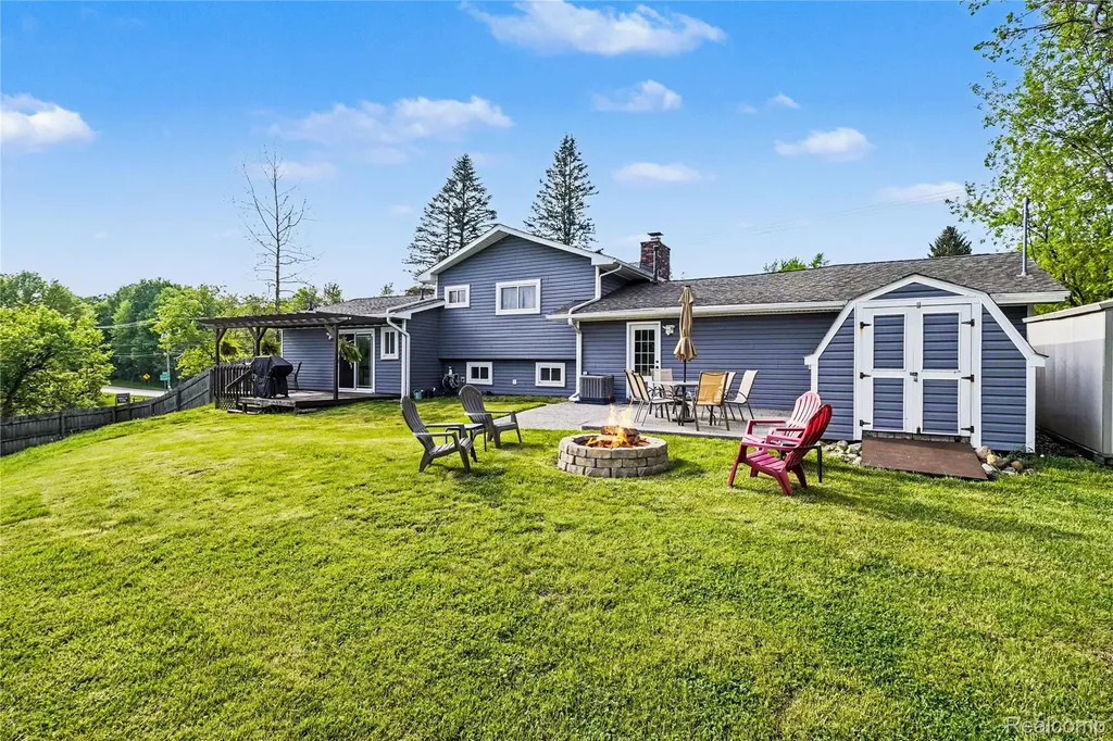 11995 Davisburg Road Springfield Charter Township MI 48350