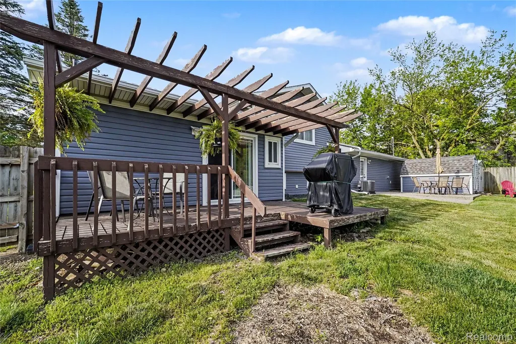 11995 Davisburg Road Springfield Charter Township MI 48350