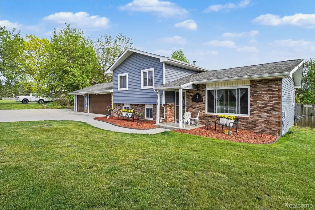 11995 Davisburg Road Springfield Charter Township MI 48350