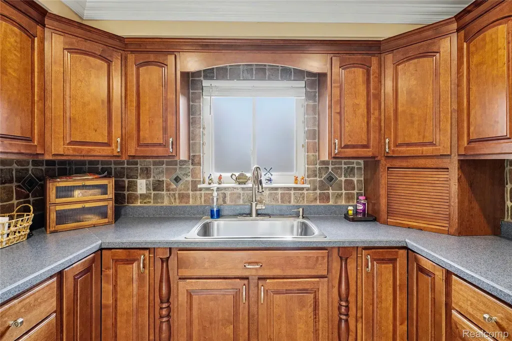 11995 Davisburg Road Springfield Charter Township MI 48350