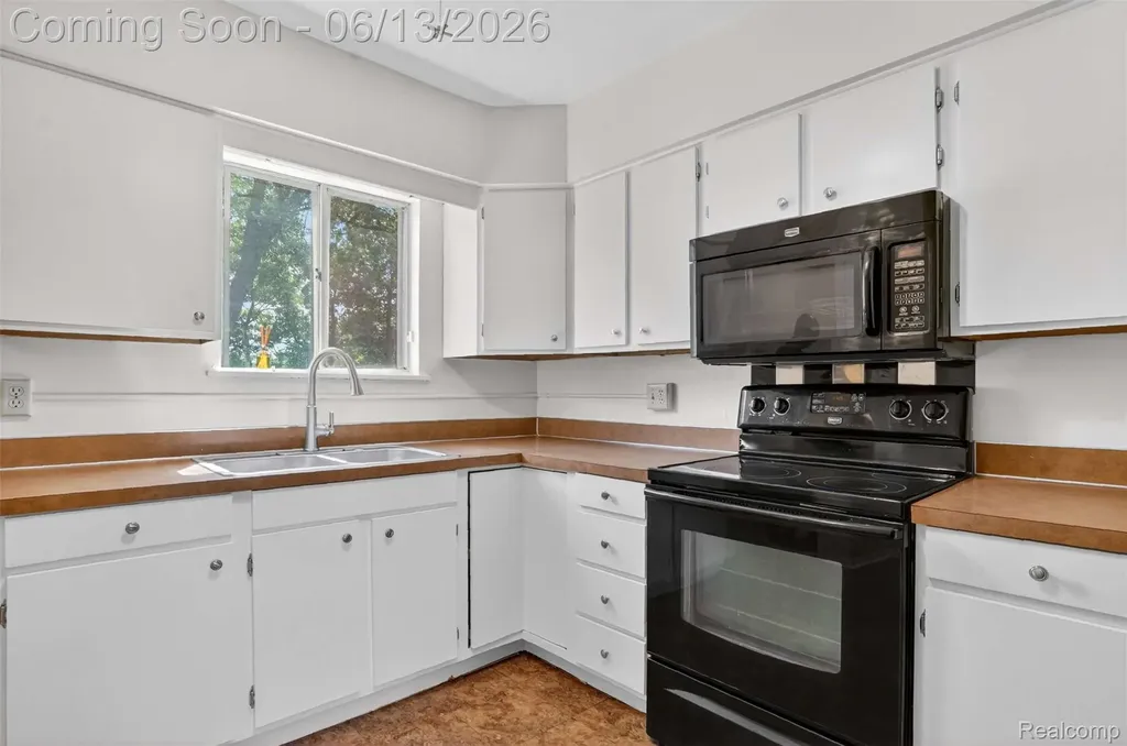 4141 Bristolwood Drive Flint Charter Township MI 48507
