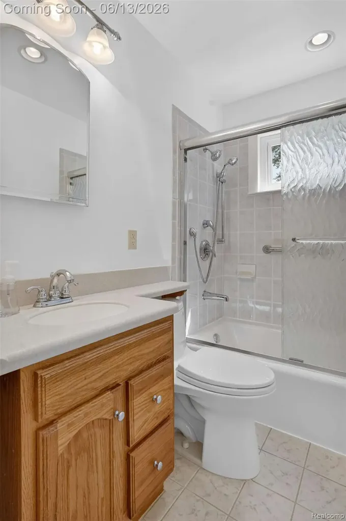 4141 Bristolwood Drive Flint Charter Township MI 48507