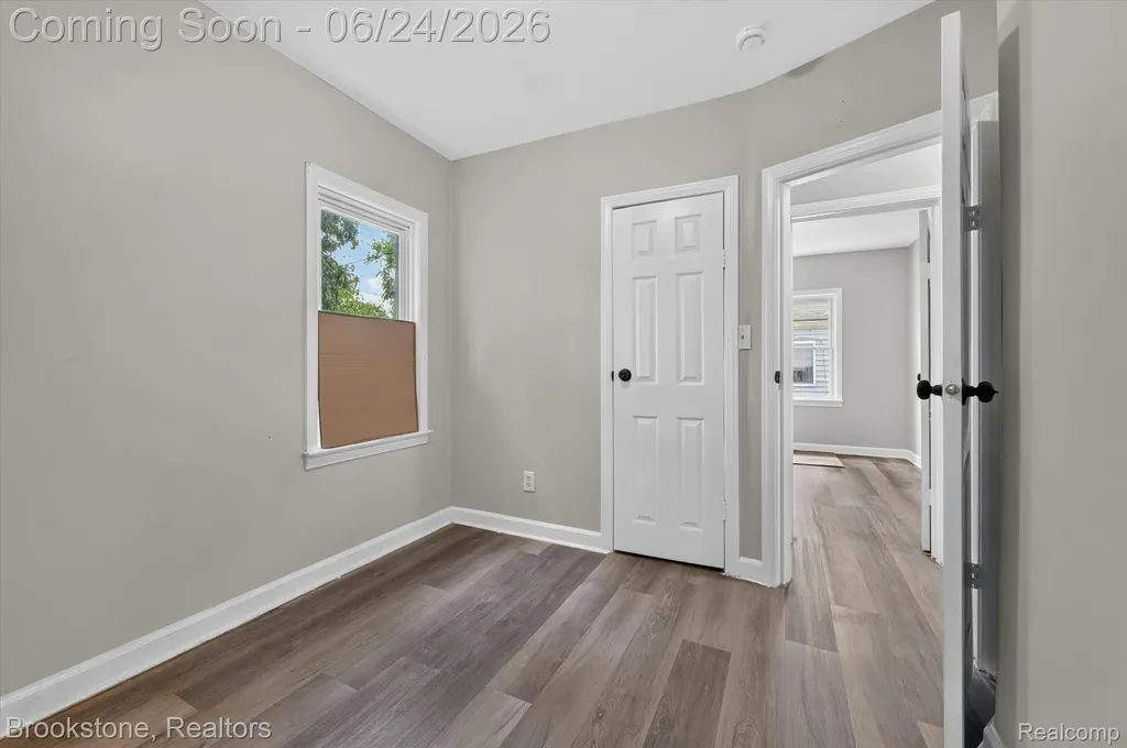 7203 Orchard Avenue Warren City MI 48091