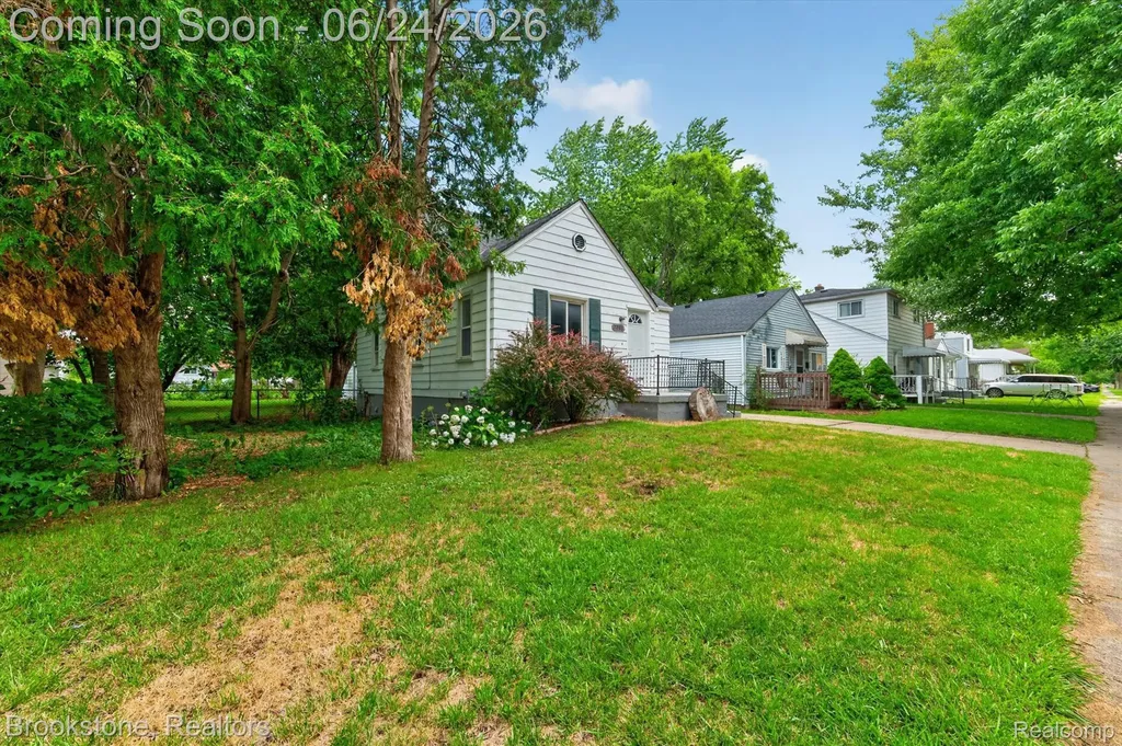 7203 Orchard Avenue Warren City MI 48091