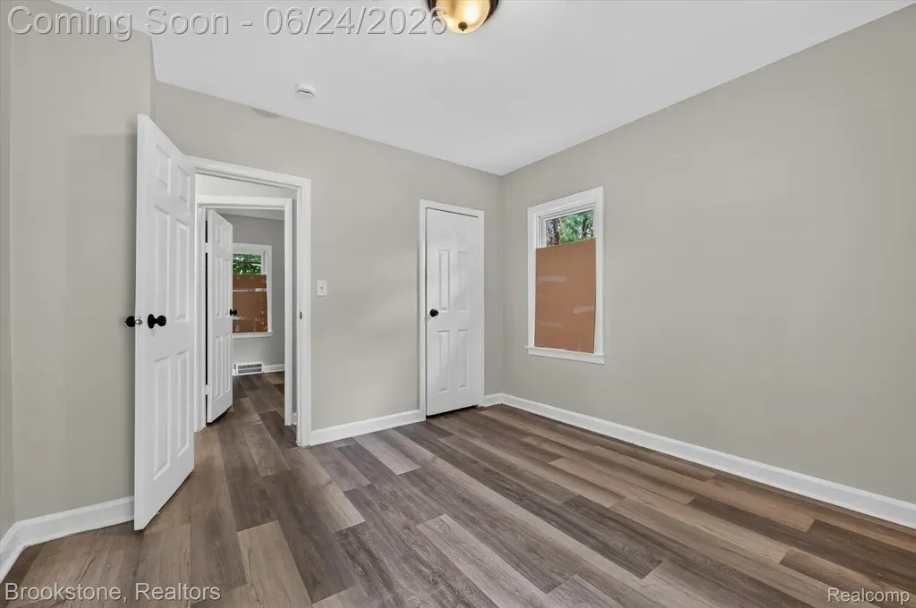 7203 Orchard Avenue Warren City MI 48091