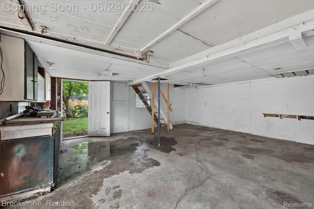 7203 Orchard Avenue Warren City MI 48091