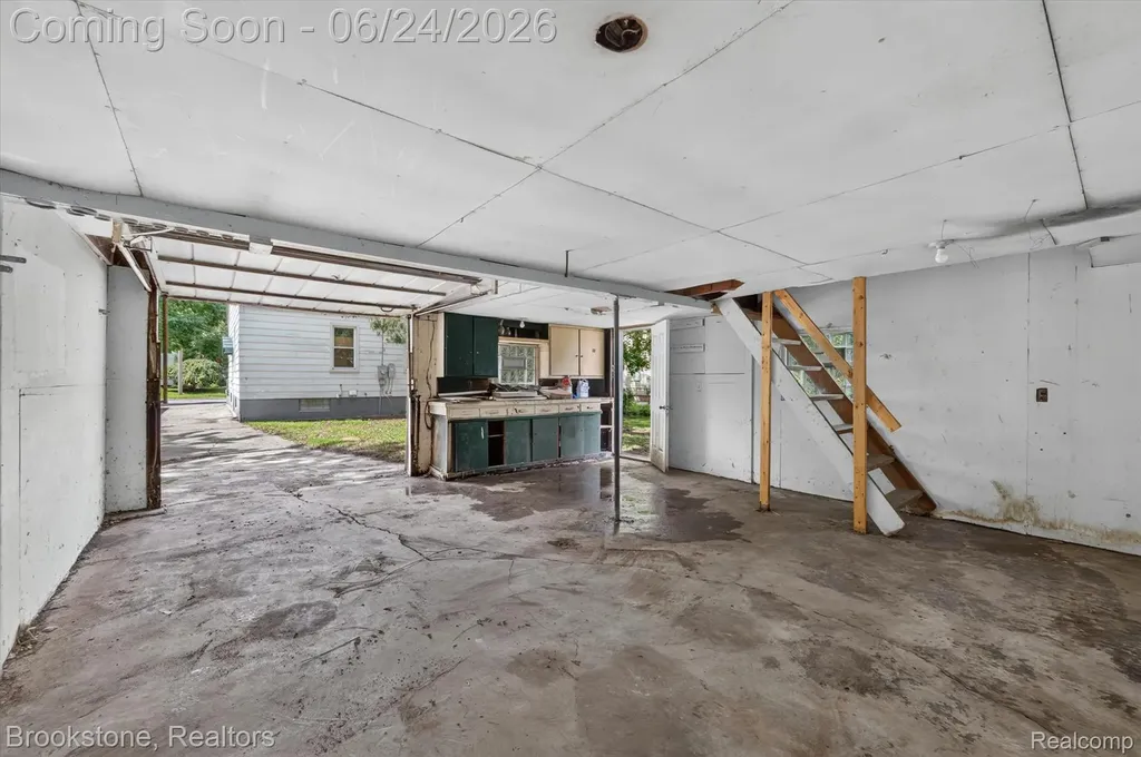 7203 Orchard Avenue Warren City MI 48091