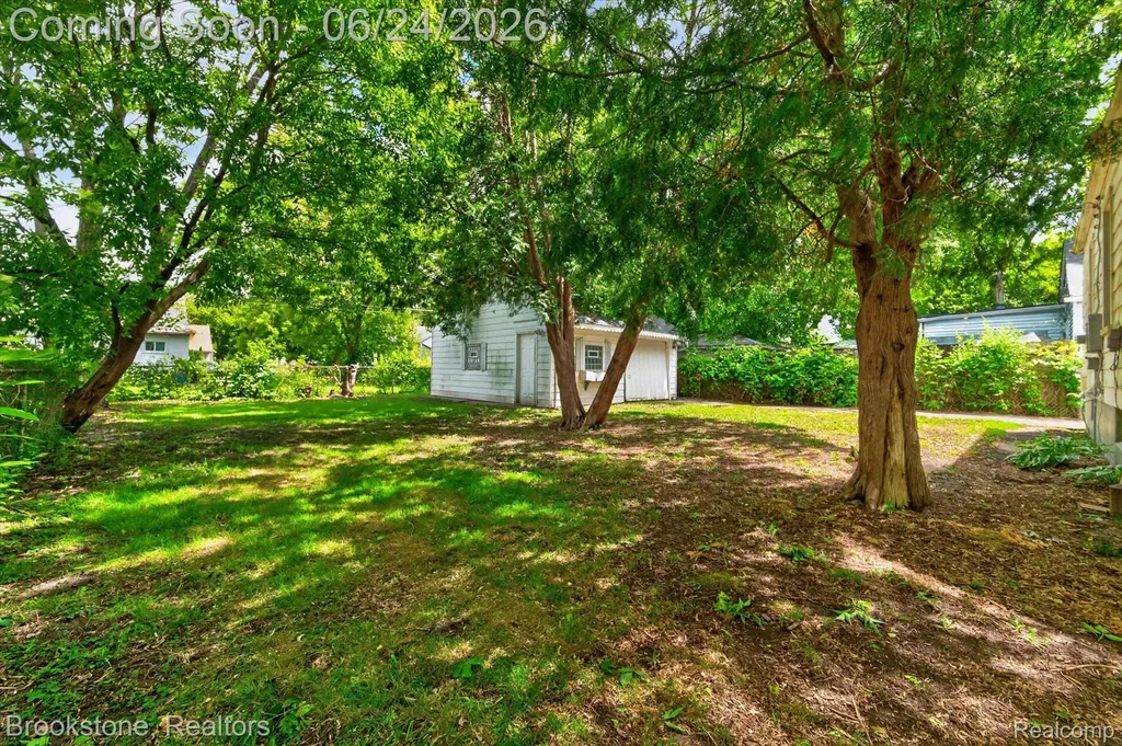 7203 Orchard Avenue Warren City MI 48091