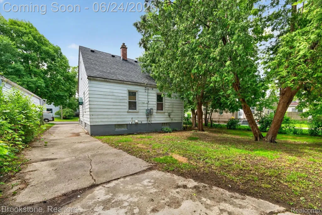 7203 Orchard Avenue Warren City MI 48091