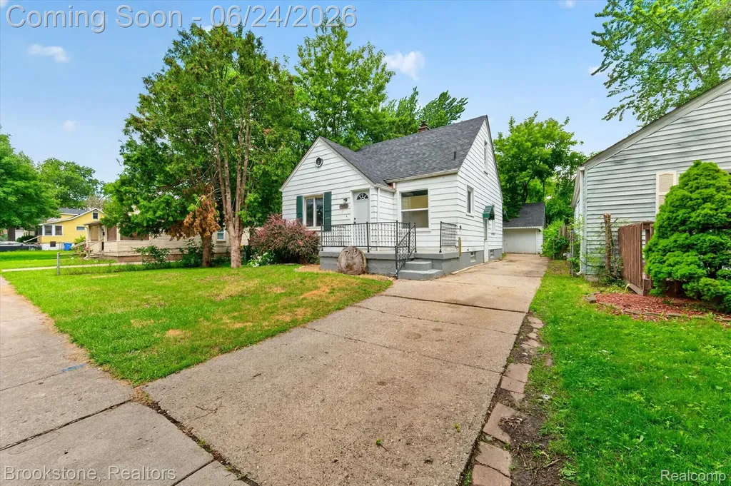 7203 Orchard Avenue Warren City MI 48091