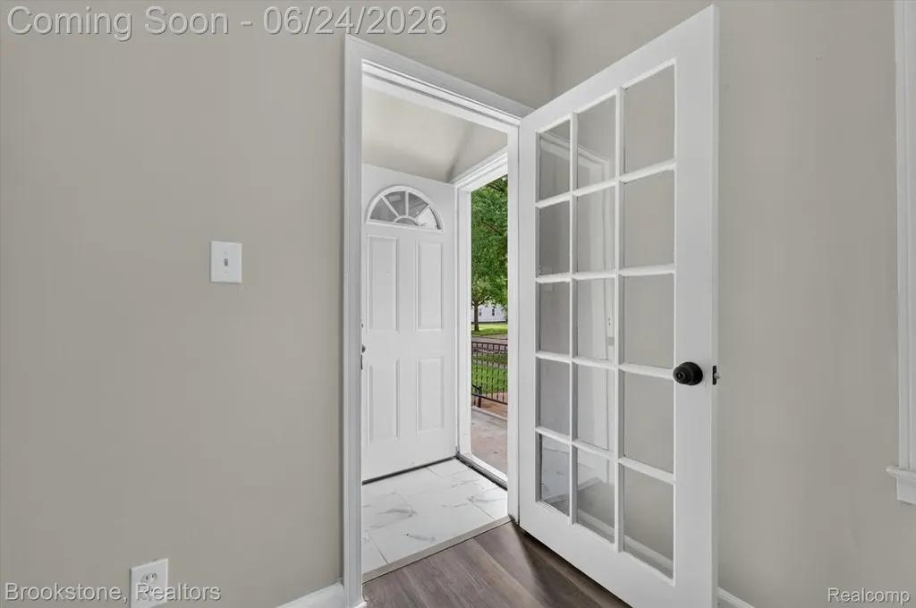 7203 Orchard Avenue Warren City MI 48091