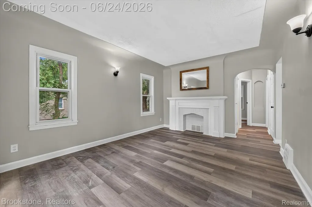 7203 Orchard Avenue Warren City MI 48091