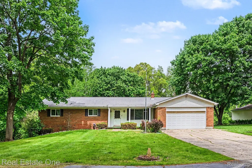 8780 Big Lake Road Springfield Charter Township MI 48346