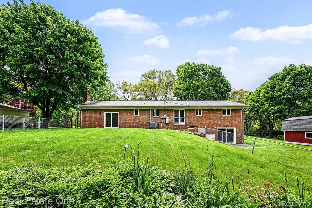 8780 Big Lake Road Springfield Charter Township MI 48346